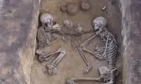 کشف زوج 3500 ساله در یک گور +عکس