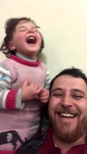 این ویدئو ثابت می‌کند پدر‌ها همیشه قهرمان دخترشان هستند