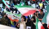 عکس متفاوت یک زن مسلح روی موتور در تهران