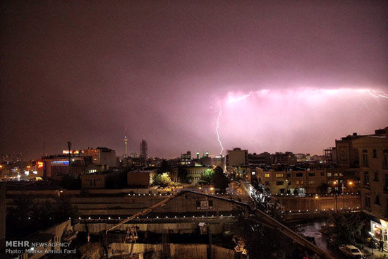 تصاویری‌ زیبا از رعد و برق درآسمان تهران