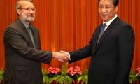 بی‌میلیِ چینی‌ها برای قرارداد، گردن روحانی افتاد
