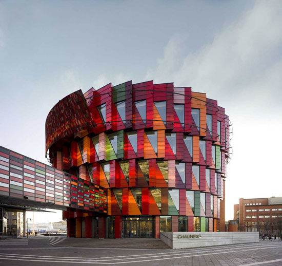 ساختمان اداری عجیب غریب در سوئد +عکس