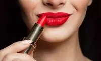 ۵ راهکار شگفت‌انگیز برای رفع لکه رُژ لب روی لیوان