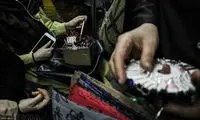 عکس: زنان دستفروش در مترو