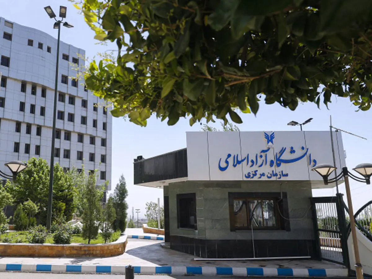 ویراژ خودروهای لاکچری چند دانشجو مقابل دانشگاه آزاد