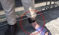 لحظه نصب اولین پابند الکترونیک بر پای یک سارق 