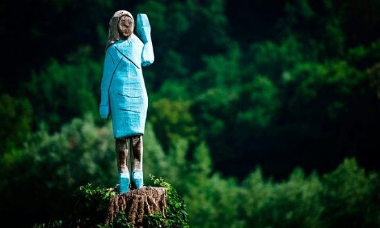 ساخت مجسمه‌ای عجیب از همسر ترامپ