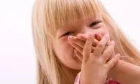 علت بوی بد دهان بچه