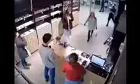 ببینید: جواب دندان‌شکن به یک زورگو داخل مغازه