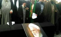 اقامه نماز بر پیکر آیت‌الله حائری‌شیرازی