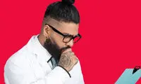 حمله بی‌سابقه به ساسی مانکن به خاطر «دکتر»