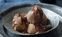 چگونه لکه بستنی را از فرش پاک کنیم؟