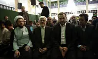 عارف در مسجد محله احمدی‌ نژاد +عکس