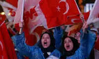 شادی مردم ترکیه پس از پیروزی در همه پرسی