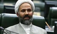 پژمانفر: با مجری سگ‌باز برخورد کنید
