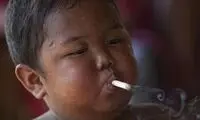 اعتیاد تازه کودک 5 ساله‌ سیگاری! +عکس