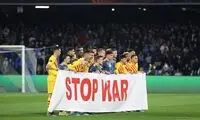 بنر مشترک ناپولی و بارسلونا: جنگ را متوقف کنید