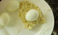 خوراکی شاهانه و کم خرج؛ سیب زمینی و تخم مرغ با ترشی و گلپر