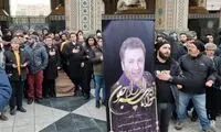 قابی تلخ از همسر شهرام عبدلی در مراسم تشییع او