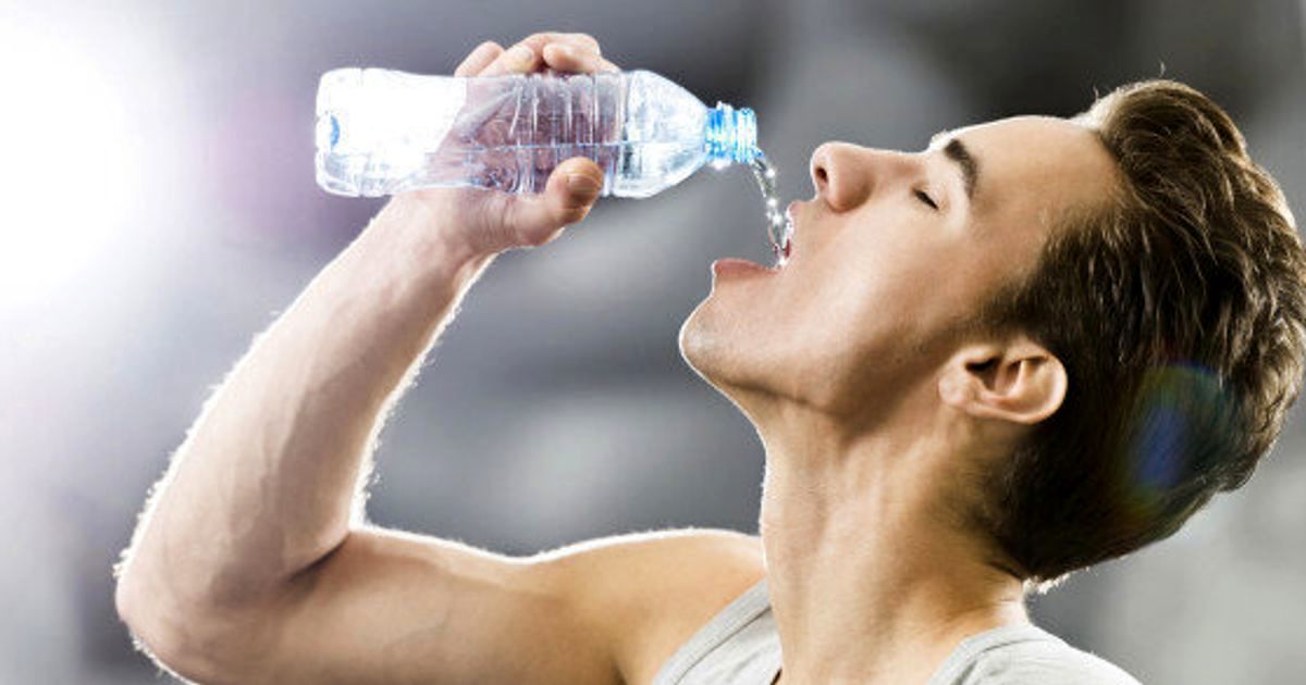 چگونه با نوشیدن آب، وزن را کاهش دهیم؟