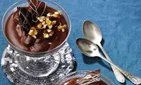 دسر شکلاتی خانگی با طعم شکلات تلخ و قهوه
