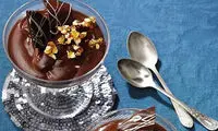دسر شکلاتی خانگی با طعم شکلات تلخ و قهوه