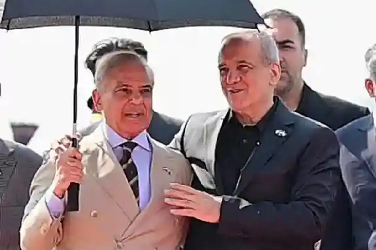 اصرار جالب پزشکیان هنگام کاشت نهال در پاکستان